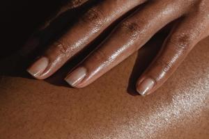 Få en perfekt manicure med en elektrisk neglefil