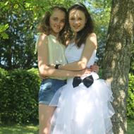 Kobjergård's seje tøser Louise Og sille .