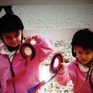 >Pernille og Maja - team kildehuset<