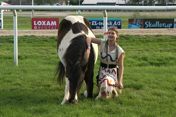 Hjælper på ridelejer?