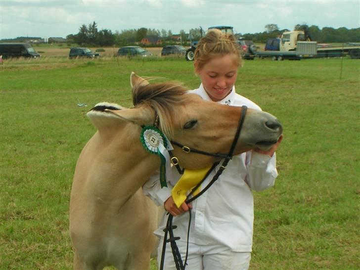 Fjordhest Thea Grace SOLGT - Mig og Thea for første gang alene til duyrskue, taget af mutti=) billede 15