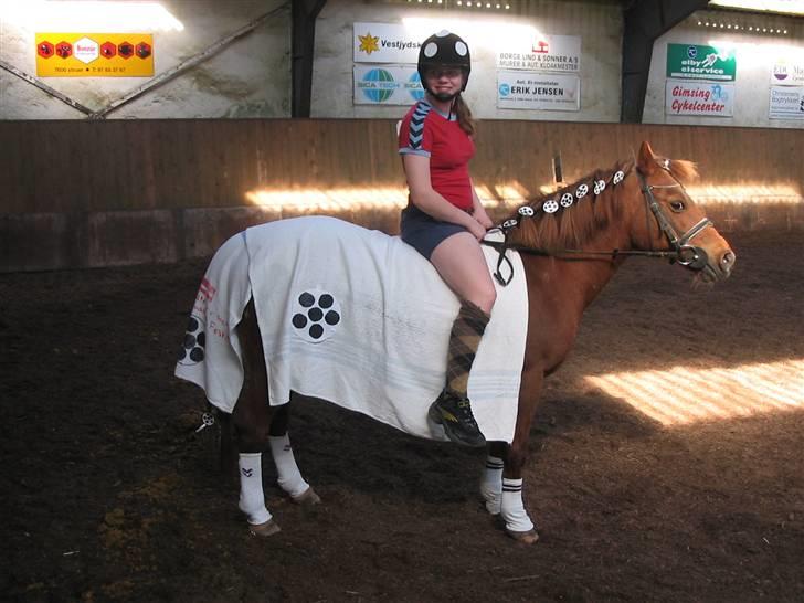 Anden særlig race Cheri<3 † Hvil I Fred<3 † - Klædt ud som fodboldspiller til "skønhedskonkurrence" på STR.. hihi vi vandt:p billede 13