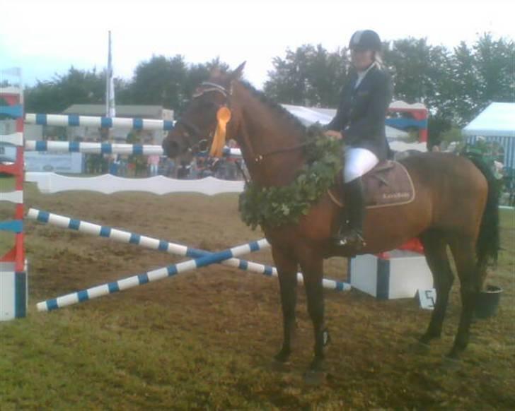 Holstener A. K´s Lasall 36 - har lige vundet en højdespringning . sprang 195 . undskyld kvaliteten . det er taget med mobil billede 15