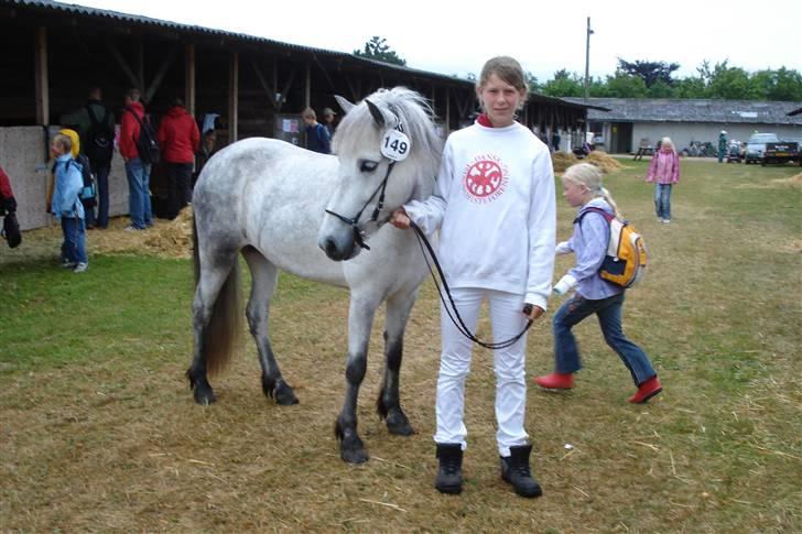 Islænder embla f. Lundegaard - ja så embla hvor vi lige har været på banen og idioten ved siden af det er så mig  billede 7
