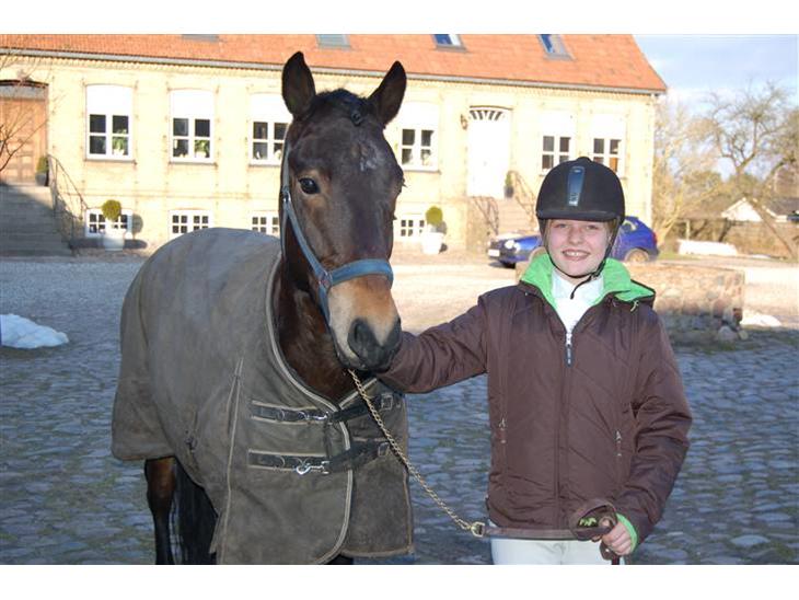 {{currentPhoto.altText}} billede {{currentPhoto.number}}