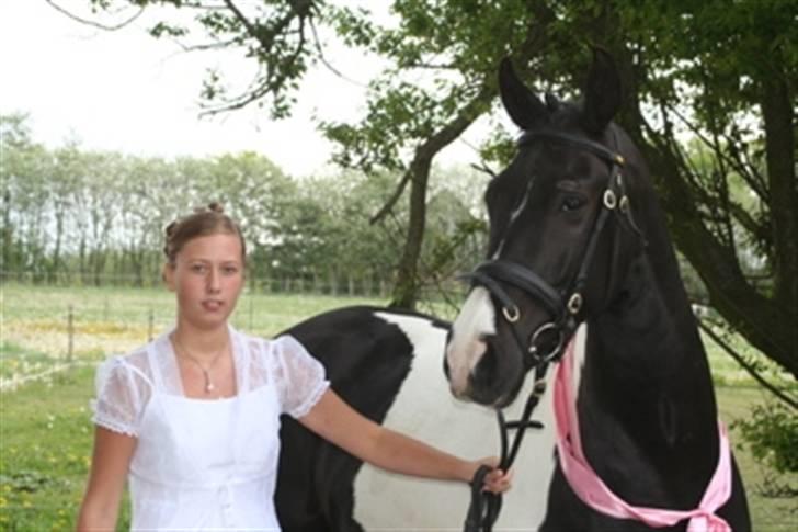 Pinto Magic Dream (Solgt) - Magic-Dream og mig til min konfirmation :) (Fik ham i konfirmations-gave) billede 3