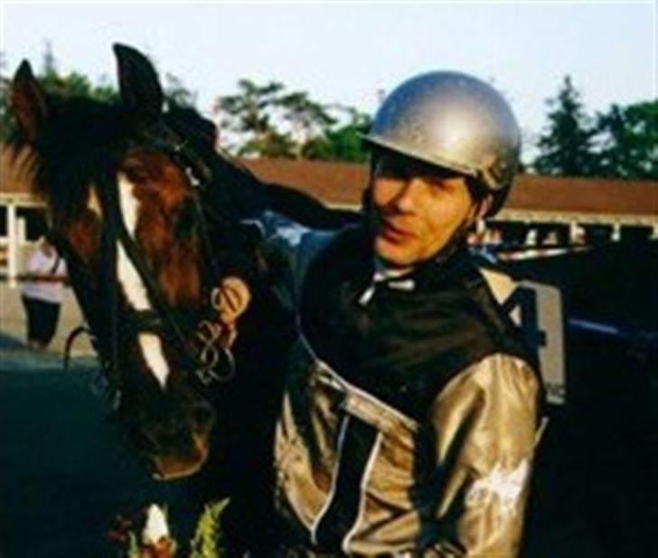 Traver Bobby Hallegård udlånt - Bobby og John efter løb billede 4