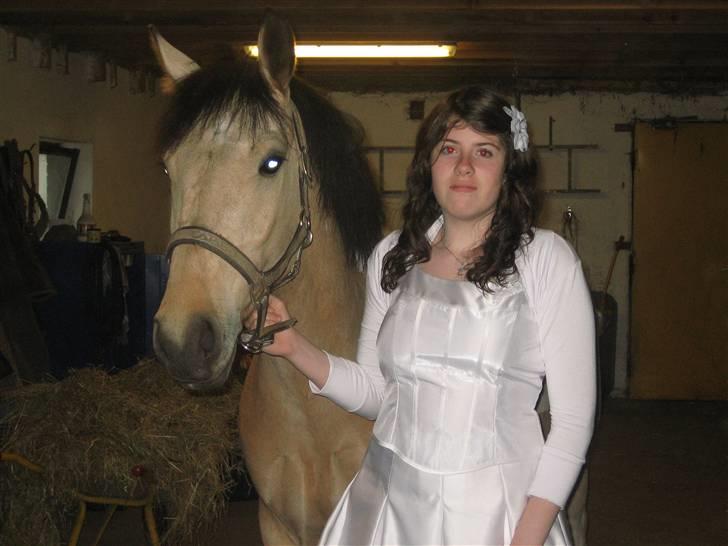 Pinto Aponion  - Aponion og mig den dag jeg blev konfimeret billede 7