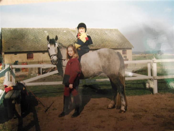 Anden særlig race Sammie * MIN FØRSTE HEST* - Sammie, Helle (min søster) mig (Camilla) billede 18