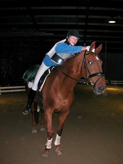 Dansk Varmblod Isabella † - Isabella og jeg til klubmesterskaberne i spring, fik en 2. plads i min klasse. "hehe, du skal se GLAD ud Isabella" billede 12