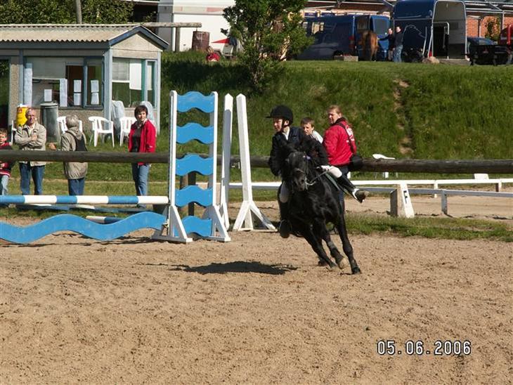 {{currentPhoto.altText}} billede {{currentPhoto.number}}