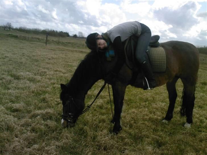 New Forest Hat-Pjat †  - Jeg eeelsker dig <33 // Foto, veninde // 6 April, 2008 billede 14