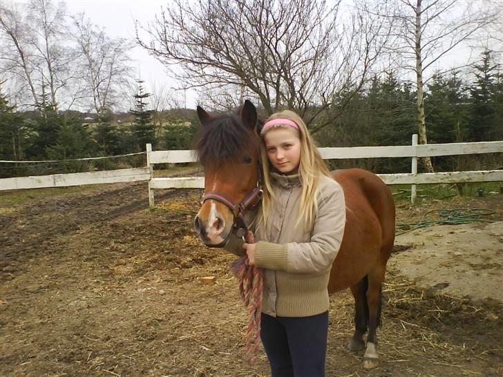 Anden særlig race Musse<3 - her står jeg med en pige der rider på miig<3<3 billede 4