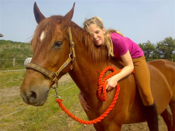 Anden særlig race Baloo. <3 R.I.P: - Mig og ida. vi var de bedste venner ! og vi hyggede altid så godt sammen ! <3 billede 2