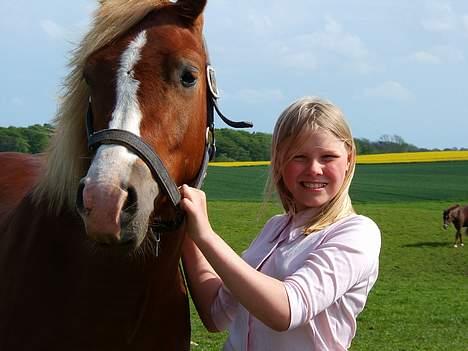 Anden særlig race Tessa(Greta) * SOLGT* :'( - her står jeg med hende der hvor hun stod før jeg fik hende hjem billede 2