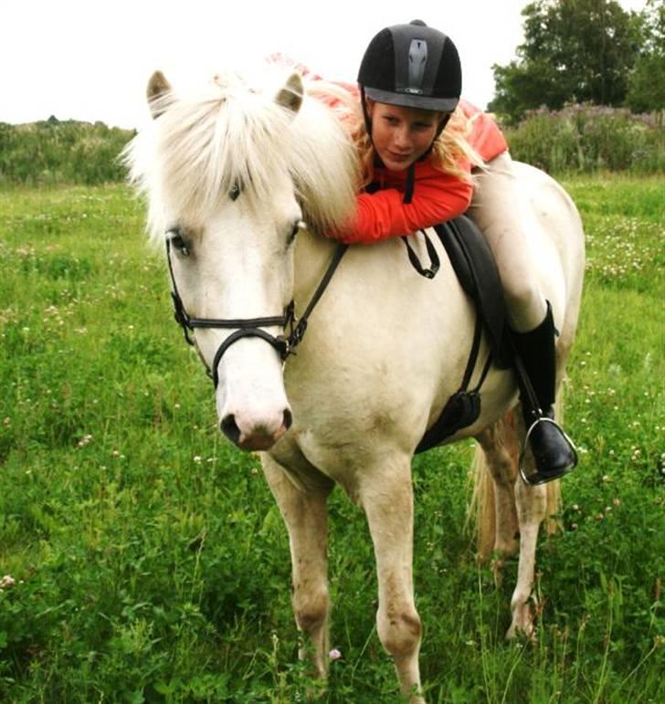 Islænder Baldur fra Lønne - Prisen og jeg :) [Foto: Min mor] billede 1