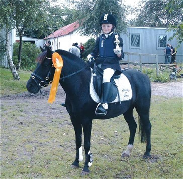 DSP Blackie<3 - Da mig og Blackie vandt spring-cuppen i Nejst.             Sommer 2005. billede 1