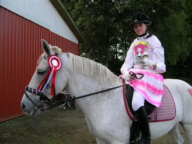 Connemara Canella - klæd´ud stævne med sara, du er og bliver the one (: billede 4