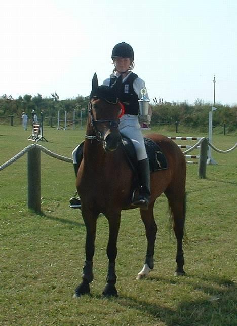 Anden særlig race Bøgelunds Zarina Udlånt - Her er vi til områdemesterskabet i Klarup! Vi kom på en første plads i LC spring (Det var vores første LC spring klasse) billede 5