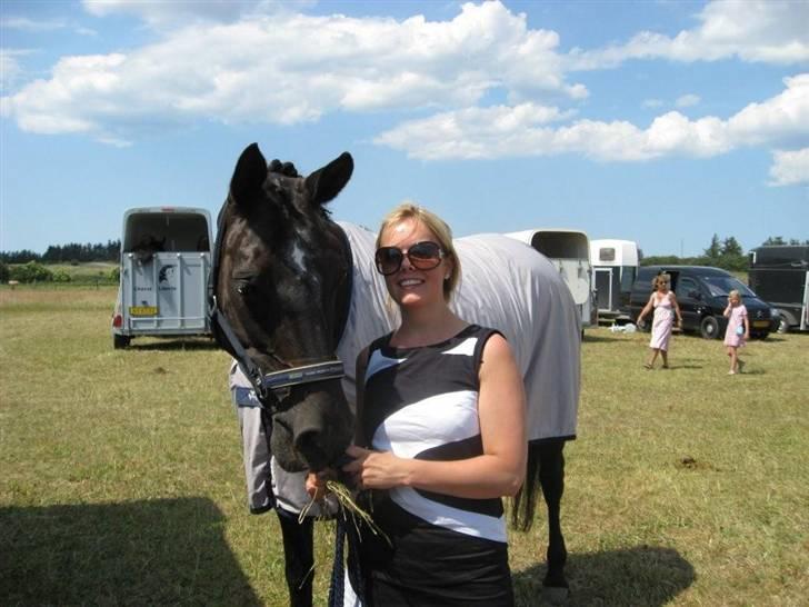 Dansk Varmblod Djinette - Djinette og min søster (juni 2008) billede 3