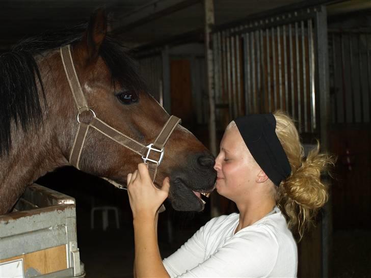 DSP Sonny Boy - Sonny giver min søster en tunge slasker =) <33 -Billedet må ikke bruges af andre! Copyrigth! billede 3