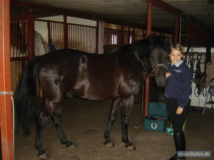 New Forest Vesterhedegård's Arak - Nusse tid , Christina tog næsten 40 min op at gøre klar.  hehe så sødt billede 6