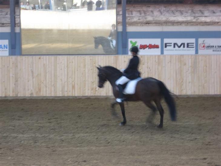 {{currentPhoto.altText}} billede {{currentPhoto.number}}