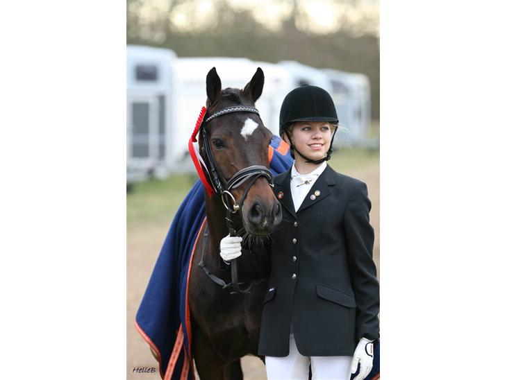 {{currentPhoto.altText}} billede {{currentPhoto.number}}