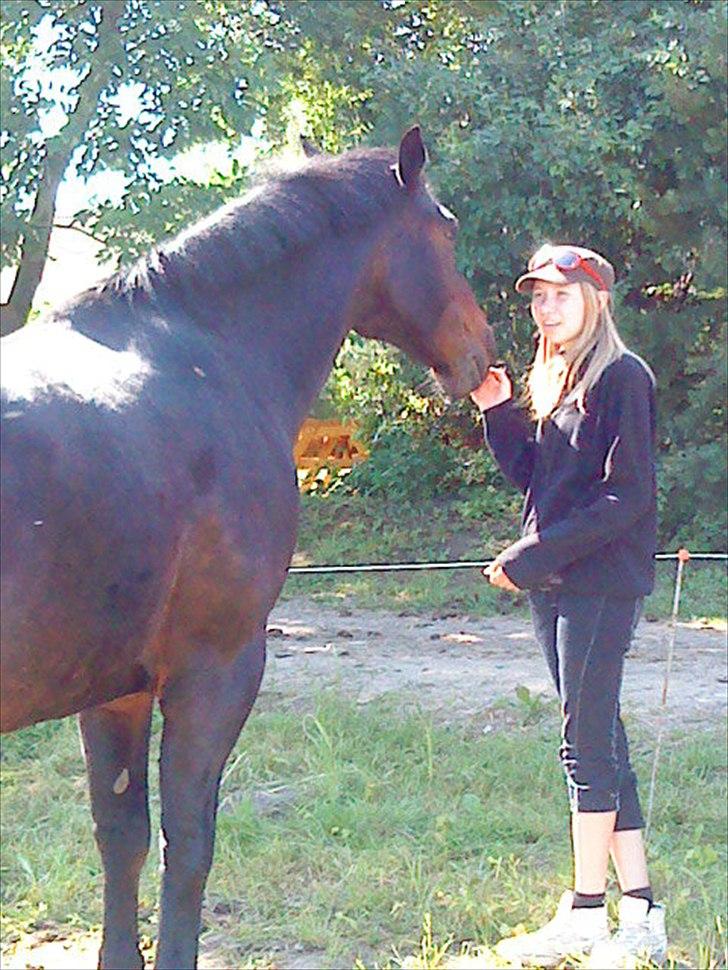 Anden særlig race Laurits (Kegle)   - Sommergræs 2010 !  Aner ikk hva der sker for min påklædning :P  billede 11