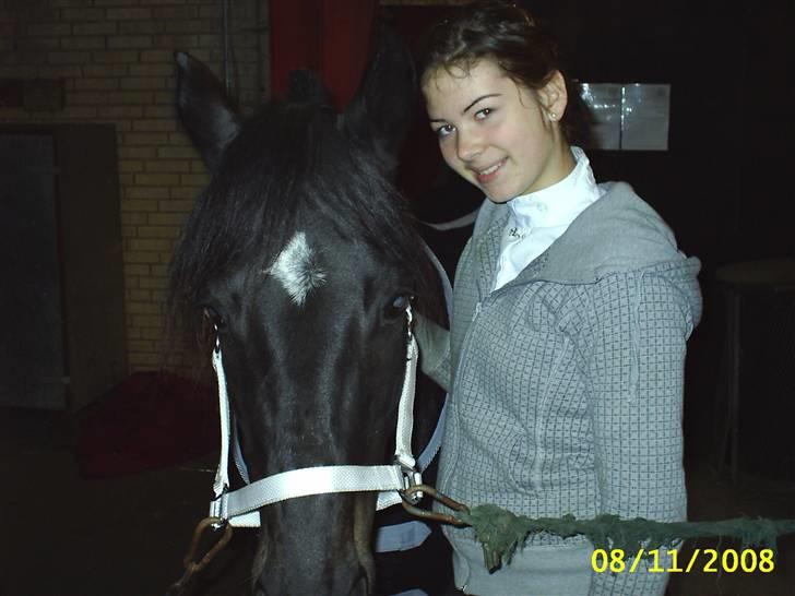 Anden særlig race Faithfull Frenchy - inden stævnet er lidt spændt eller retter røv meget hehe :) billede 16