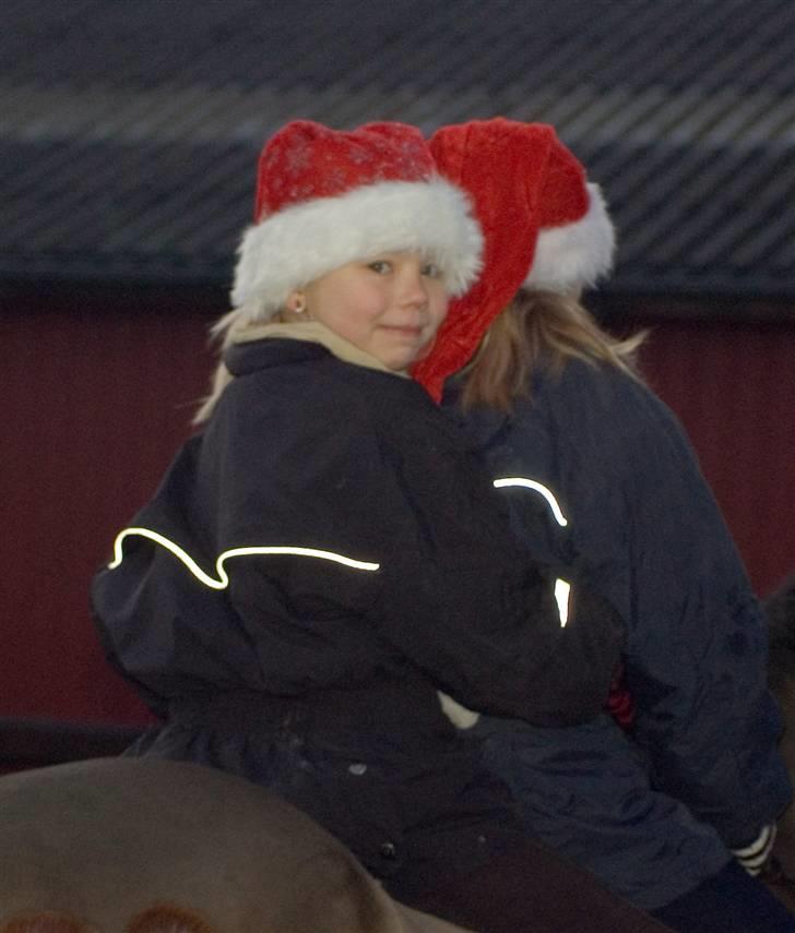 Anden særlig race †max†død - nissepige..julie smiler til fotograf: Emma billede 12