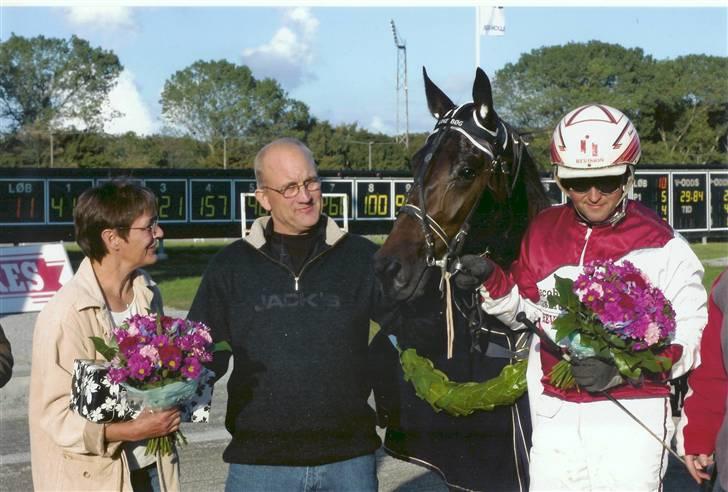 Traver Line Bøg. - velkommer til line´s profil;p. ved asers primen. billede 1