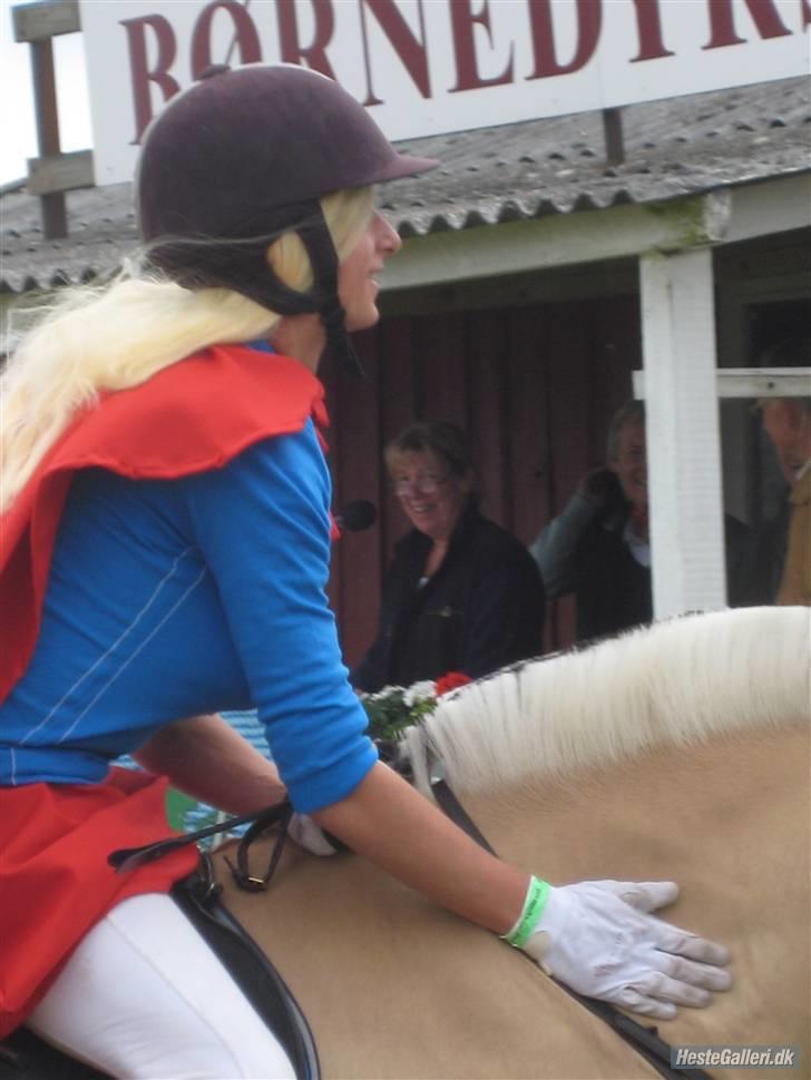 Fjordhest Brandy - Dyrskue 2009 !  Hej hej<3 billede 20