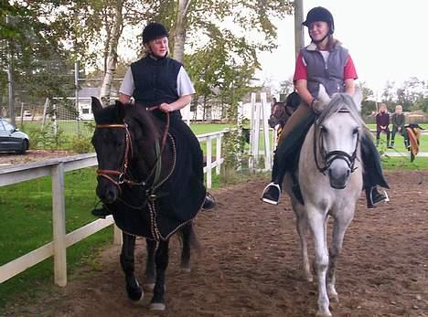 Anden særlig race Quindy *SOLGT* - Lisa på sin Musse og Stephie på hendes Quindy :D billede 16