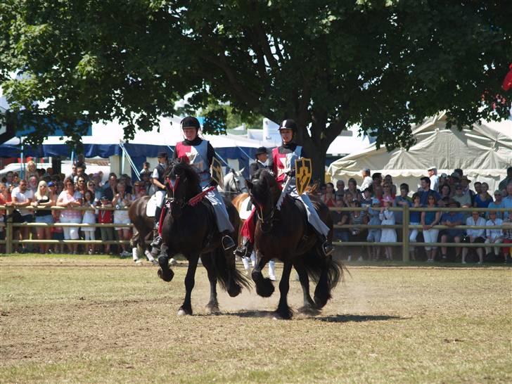 Frieser Lukas - Roskildekvardrillen 2008, det er Lukas og mig til højre i billedet.  billede 9