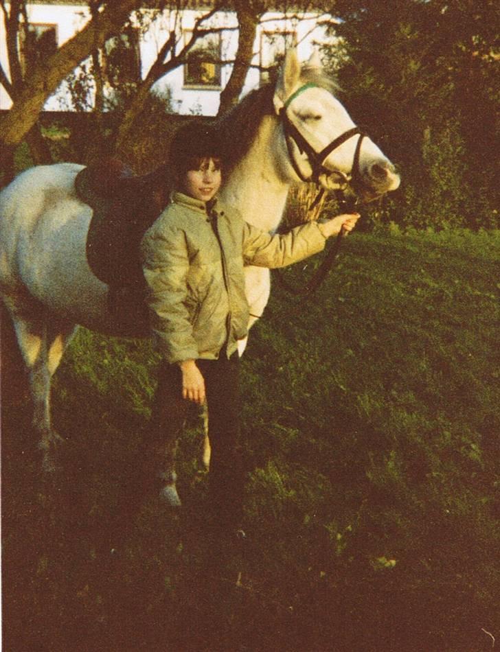 DSP Trikka - Her er Trikka så på hendes gamle dage - sammen med min kusine Carina. billede 9