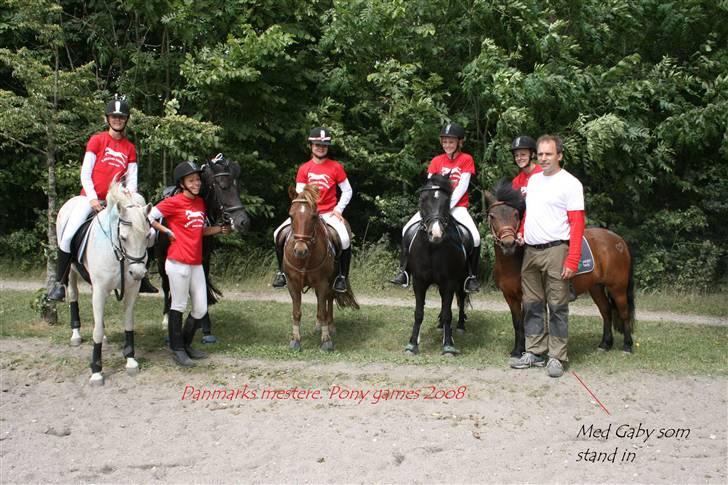 Anden særlig race Gaby - Mit hold  hvor Bella blev syg, så jeg måtte ride på Gaby. <33 billede 5