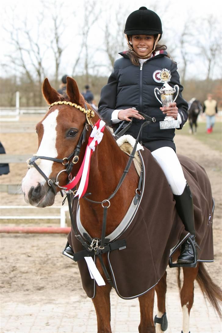 DSP Milan [SOLGT] - Wiiie vi blev klubmester i spring for pony 2009 !!  billede 1