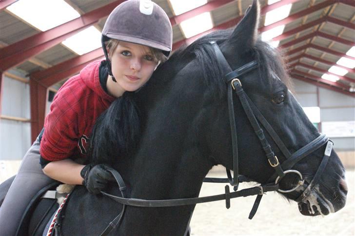 Anden særlig race Blackie - 13) under første omgang genoptræning, som endte med en halt hest igen... foto: mor, maj 09 billede 13