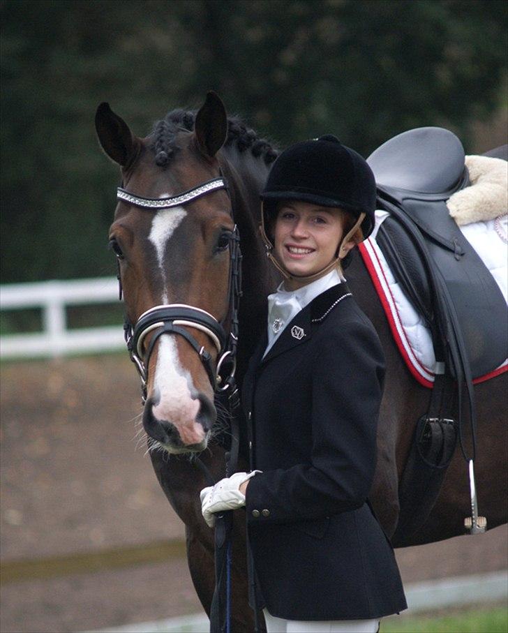 Hollandsk Varmblod Budweiser - SOLGT :'( - Buddy og jeg efter vores første stævne! Elsker ham ubeskrivligt højt! D. 3 okt 2010 billede 1