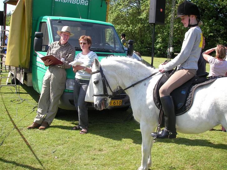 Anden særlig race I WIL LOVE YOU 4-EVER!!!! - her var vi til dyre skue, hvor dette billdede blev taget hun står meget fint lige der :) billede 7