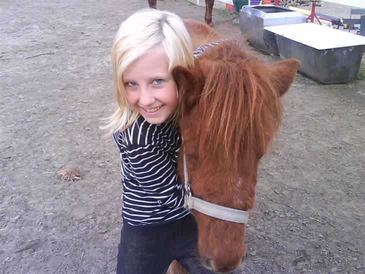 {{currentPhoto.altText}} billede {{currentPhoto.number}}