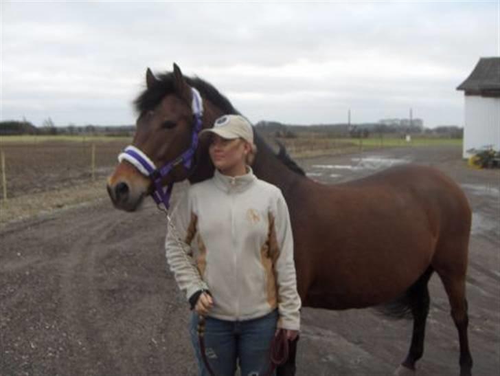 DSP Skovlundegårds Mathilde - Mig, Mathilde og ja... Suk. Men eneste billede af os alle 3.  billede 4