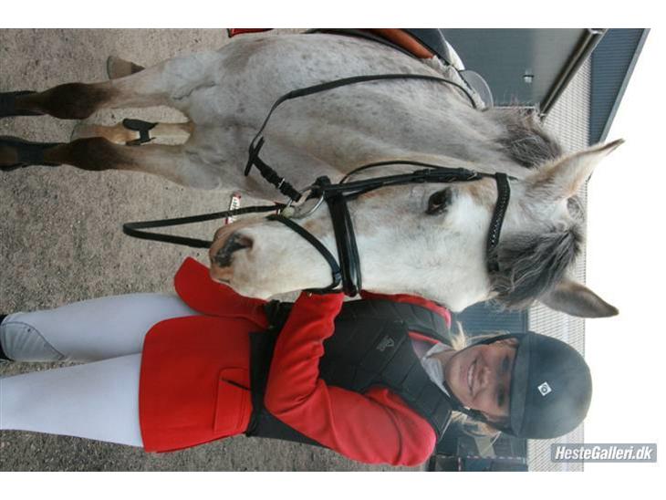 {{currentPhoto.altText}} billede {{currentPhoto.number}}