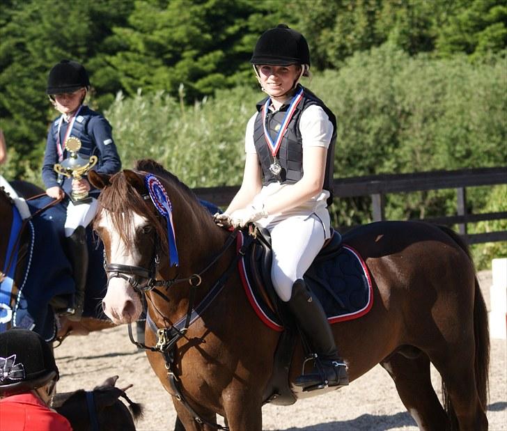 Welsh Partbred (Sec F) Stendyssens Jappeloup - (Billede 11) primeoverrækkelse til mesterskab 2010(: Blev nr. 2 med 7,50 point og 8,25 point :D billede 10