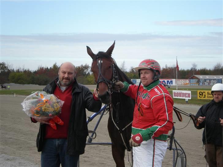 Traver JoLene T - Stolt ejer og Kusk efter fin sejr! billede 2