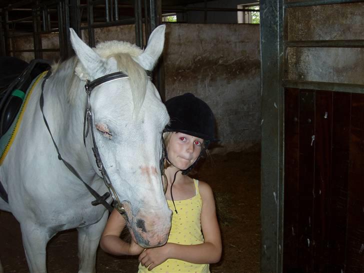 Anden særlig race KOOR's Bianca <3 - Mig og Bianca en dejlig sommeraften - foto: min mor. billede 1