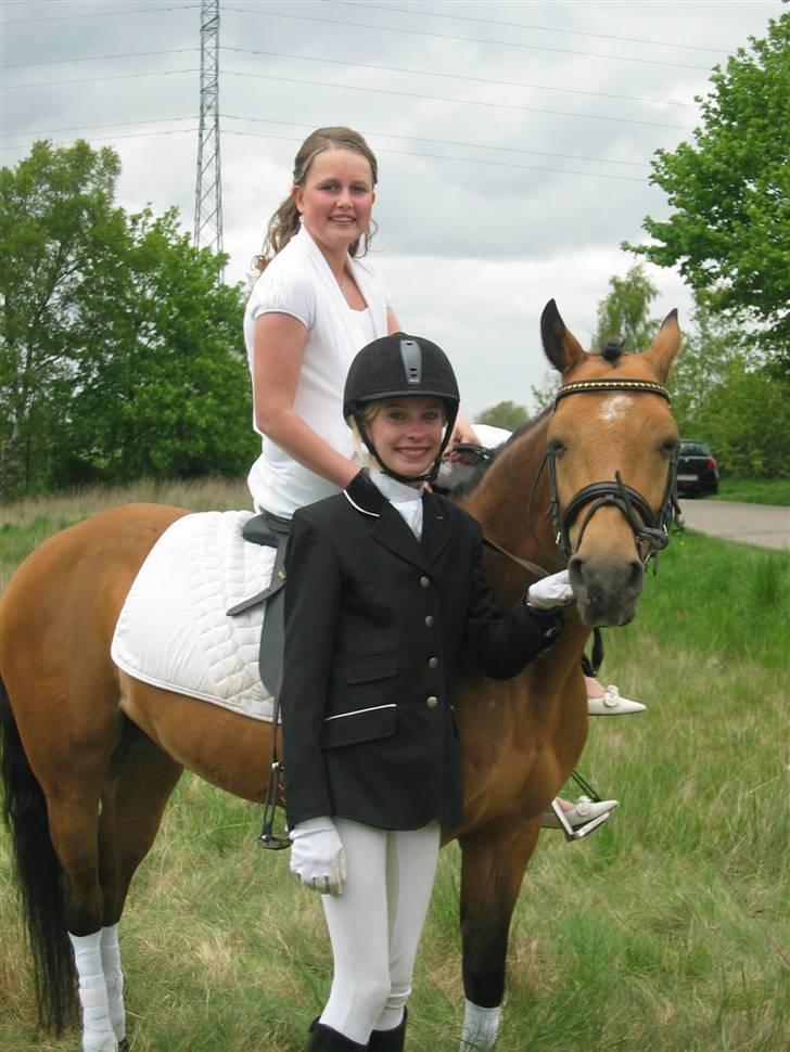 Anden særlig race | Kikki  - Fra min konfi - 3. maj. 09 / Den bedste dag i mit liv :) billede 19