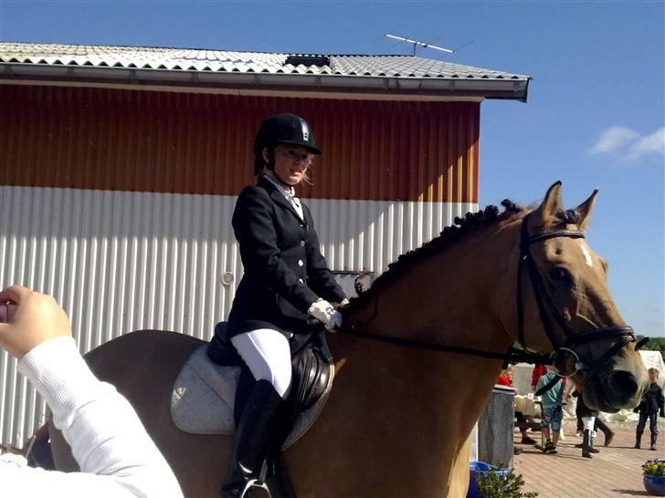 Anden særlig race Lukas   <3 - her har vi lige været inde og ride LC1, og er på vej ud på opvarmnings banen...<3 billede 8