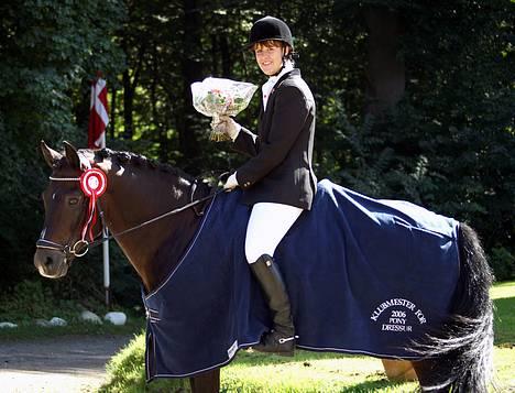 New Forest Mister Malthe ELITEHINGST - Malthe og jeg til Klubmesterskab på Folehave rideklub. Hvor vi vandt med 74,5 % (La1)  :D :D <333 billede 9